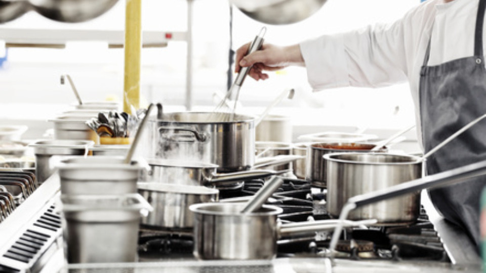 Genève: Grand café-restaurant et appartement, to sell